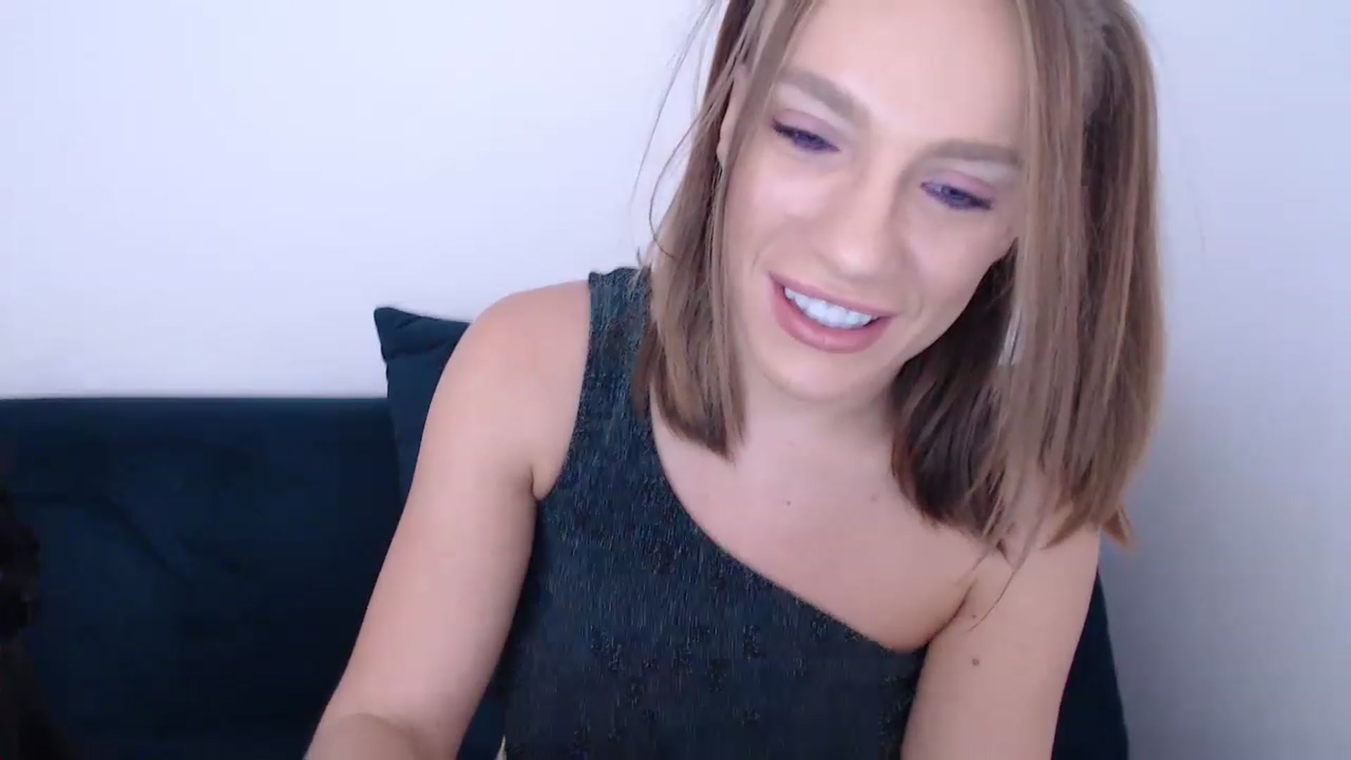 Gallery image thumbnail from call_me_em's myfreecams stream on, 11/27/2022, 09:19 image 20 of 20