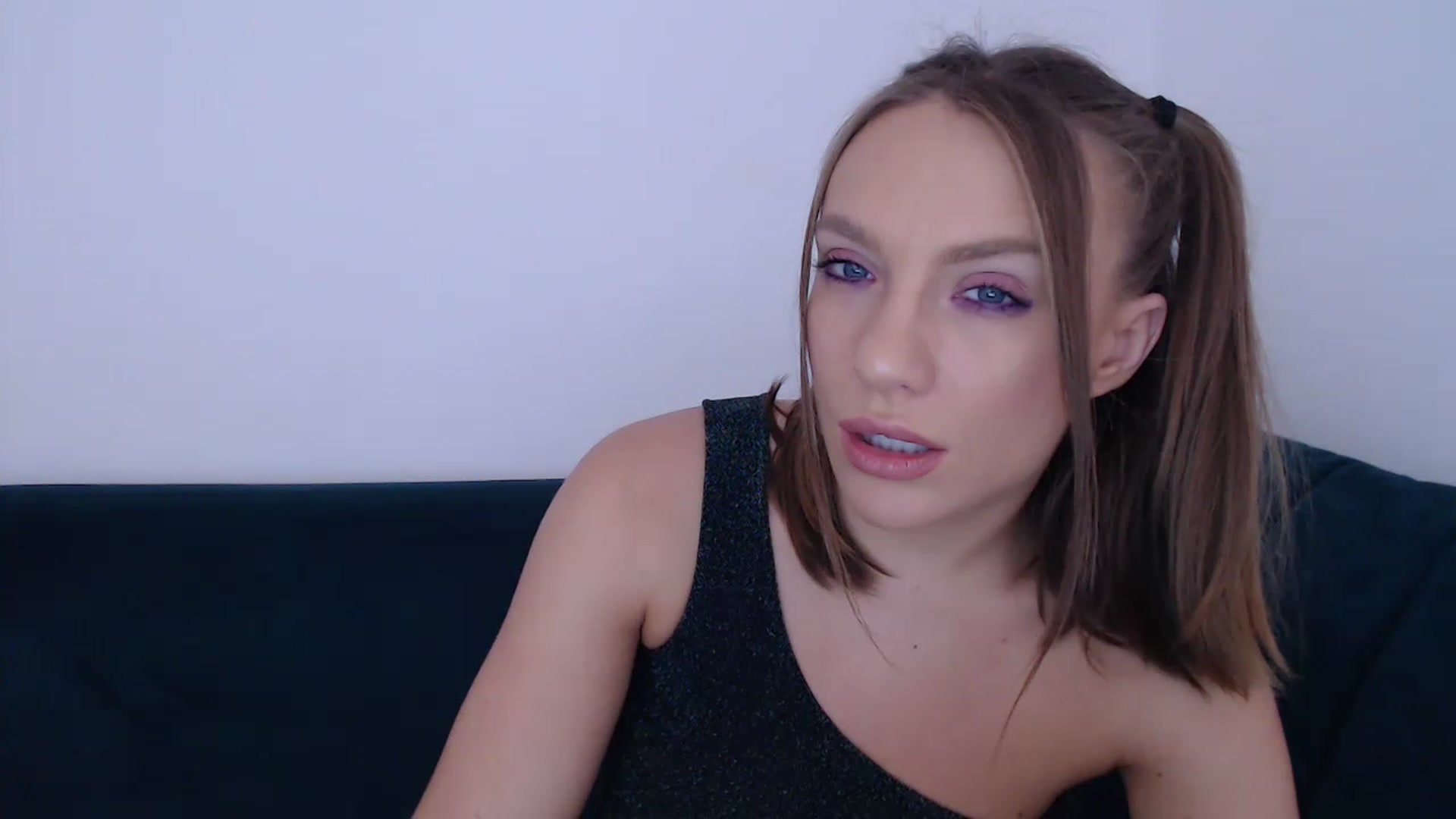 Gallery image thumbnail from call_me_em's myfreecams stream on, 11/27/2022, 10:34 image 20 of 20