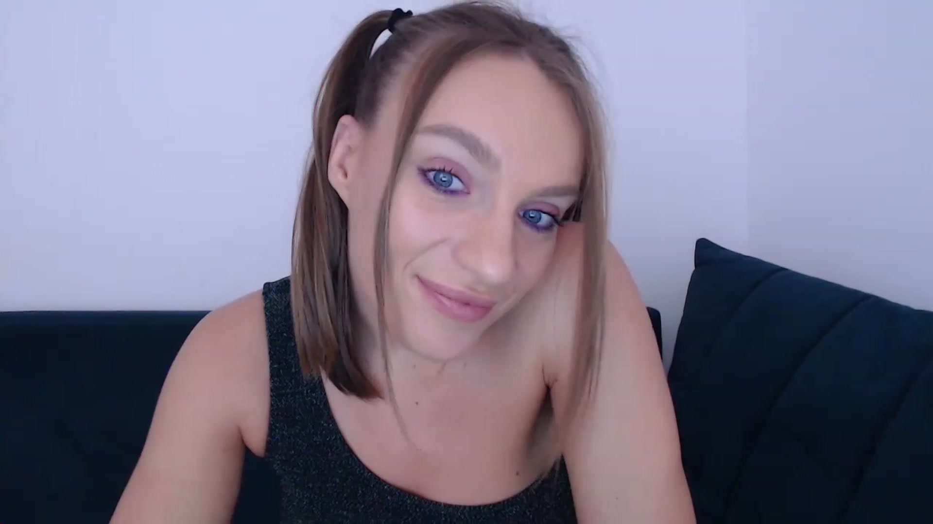 Gallery image thumbnail from call_me_em's myfreecams stream on, 11/27/2022, 10:34 image 9 of 20