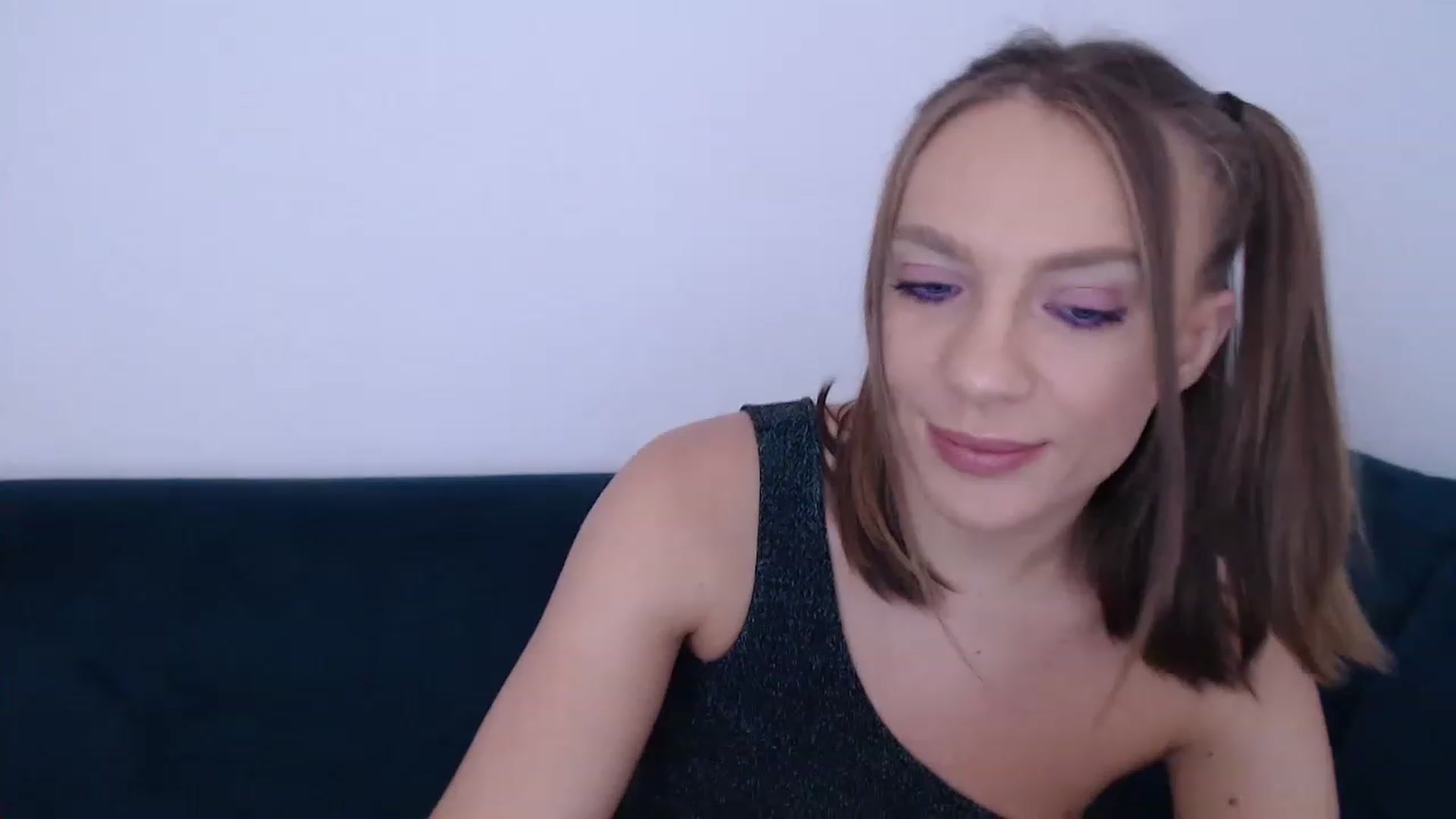 Gallery image thumbnail from call_me_em's myfreecams stream on, 11/27/2022, 10:34 image 19 of 20