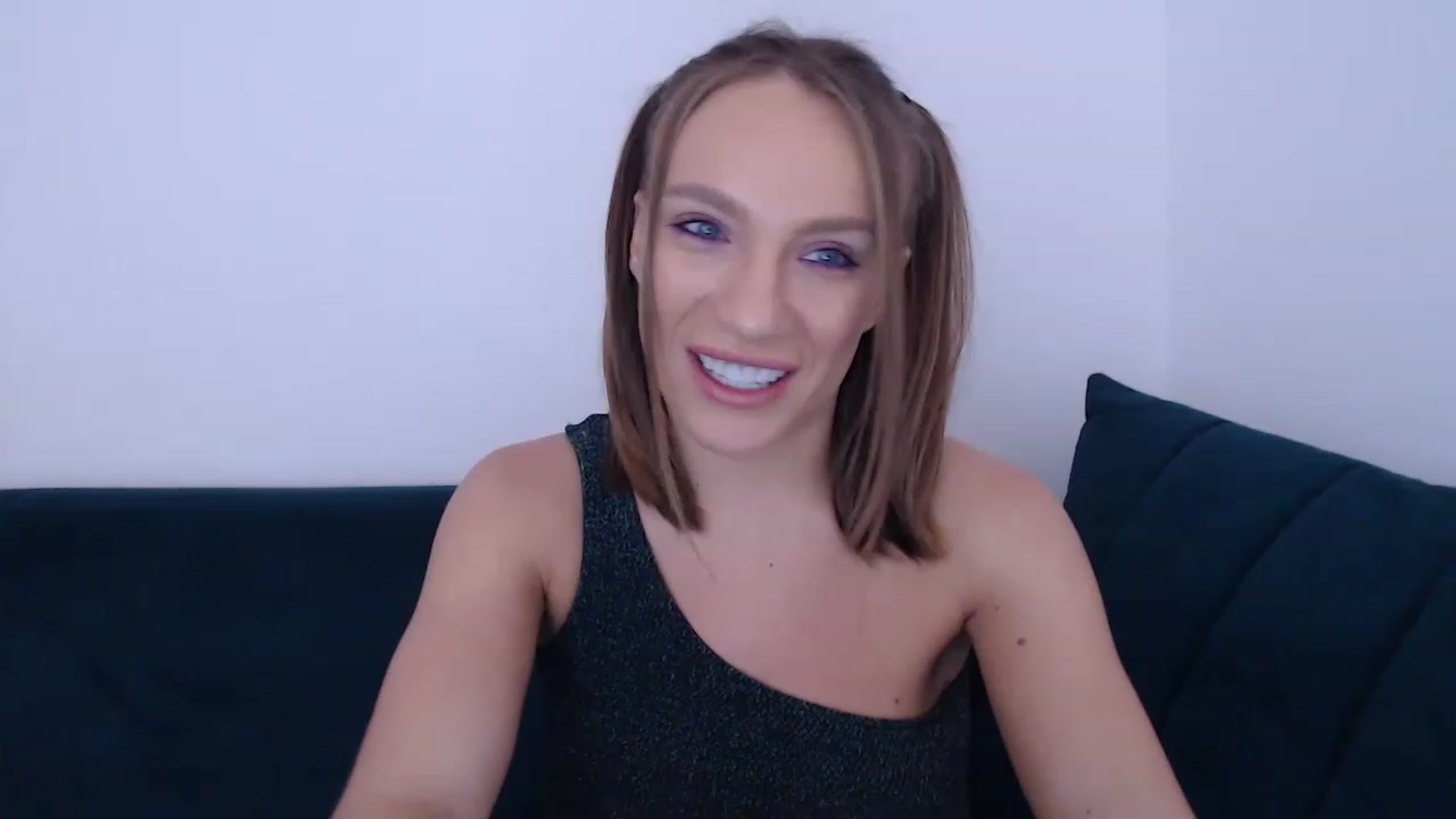 Gallery image thumbnail from call_me_em's myfreecams stream on, 11/27/2022, 10:34 image 1 of 20
