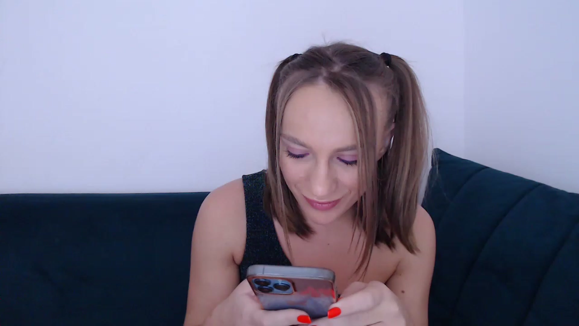 Gallery image thumbnail from call_me_em's myfreecams stream on, 11/27/2022, 10:34 image 7 of 20