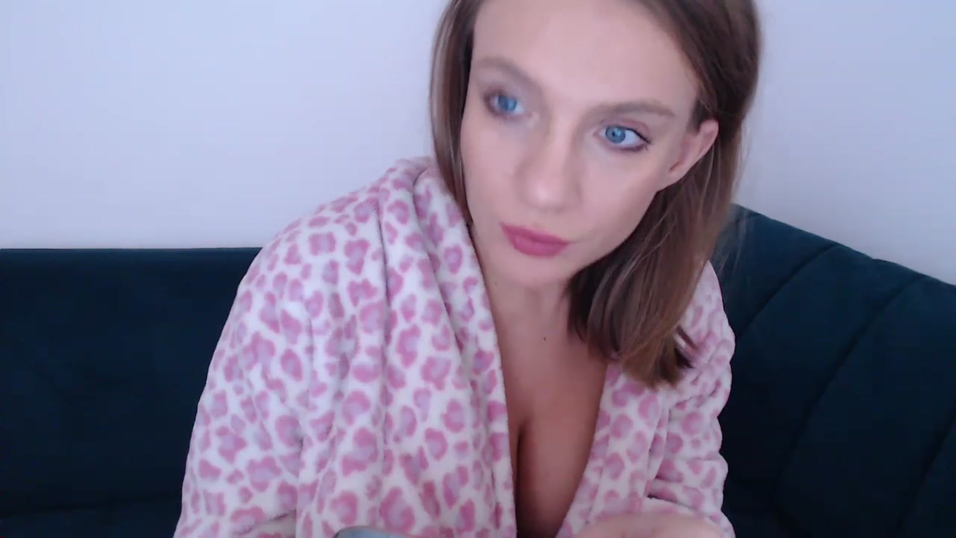 Gallery image thumbnail from call_me_em's myfreecams stream on, 11/28/2022, 10:25 image 18 of 20