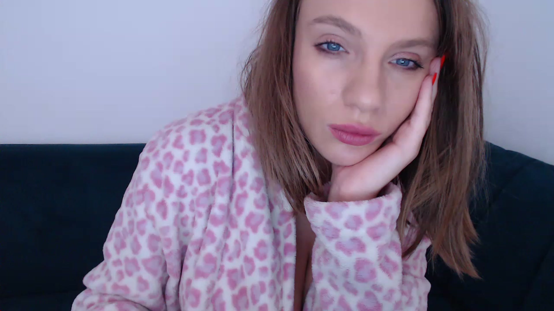 Gallery image thumbnail from call_me_em's myfreecams stream on, 11/28/2022, 10:25 image 20 of 20