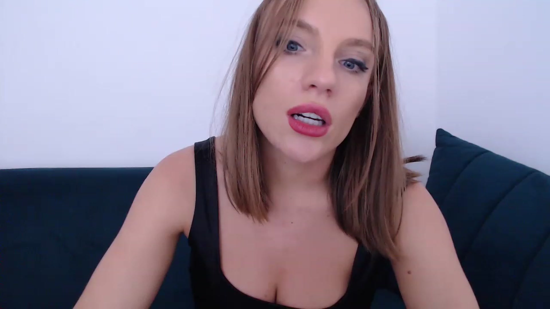 Gallery image thumbnail from call_me_em's myfreecams stream on, 11/29/2022, 10:25 image 18 of 20