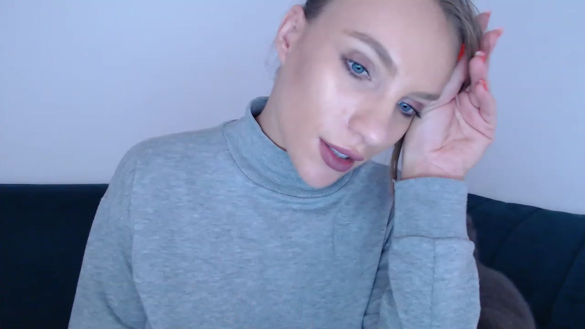 Gallery image thumbnail from call_me_em's myfreecams stream on, 12/05/2022, 12:48 image 13 of 20