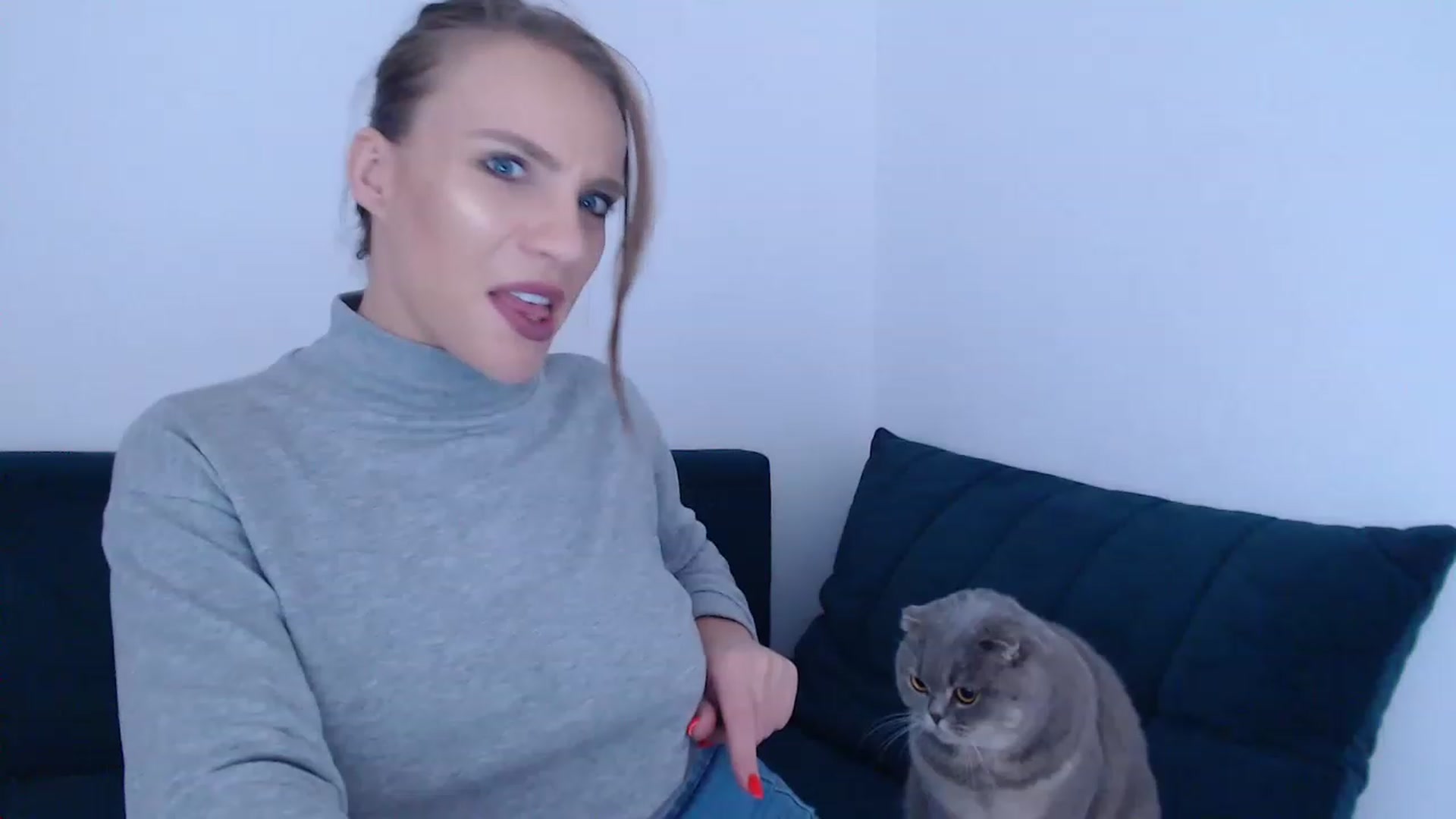 Gallery image thumbnail from call_me_em's myfreecams stream on, 12/05/2022, 12:48 image 15 of 20