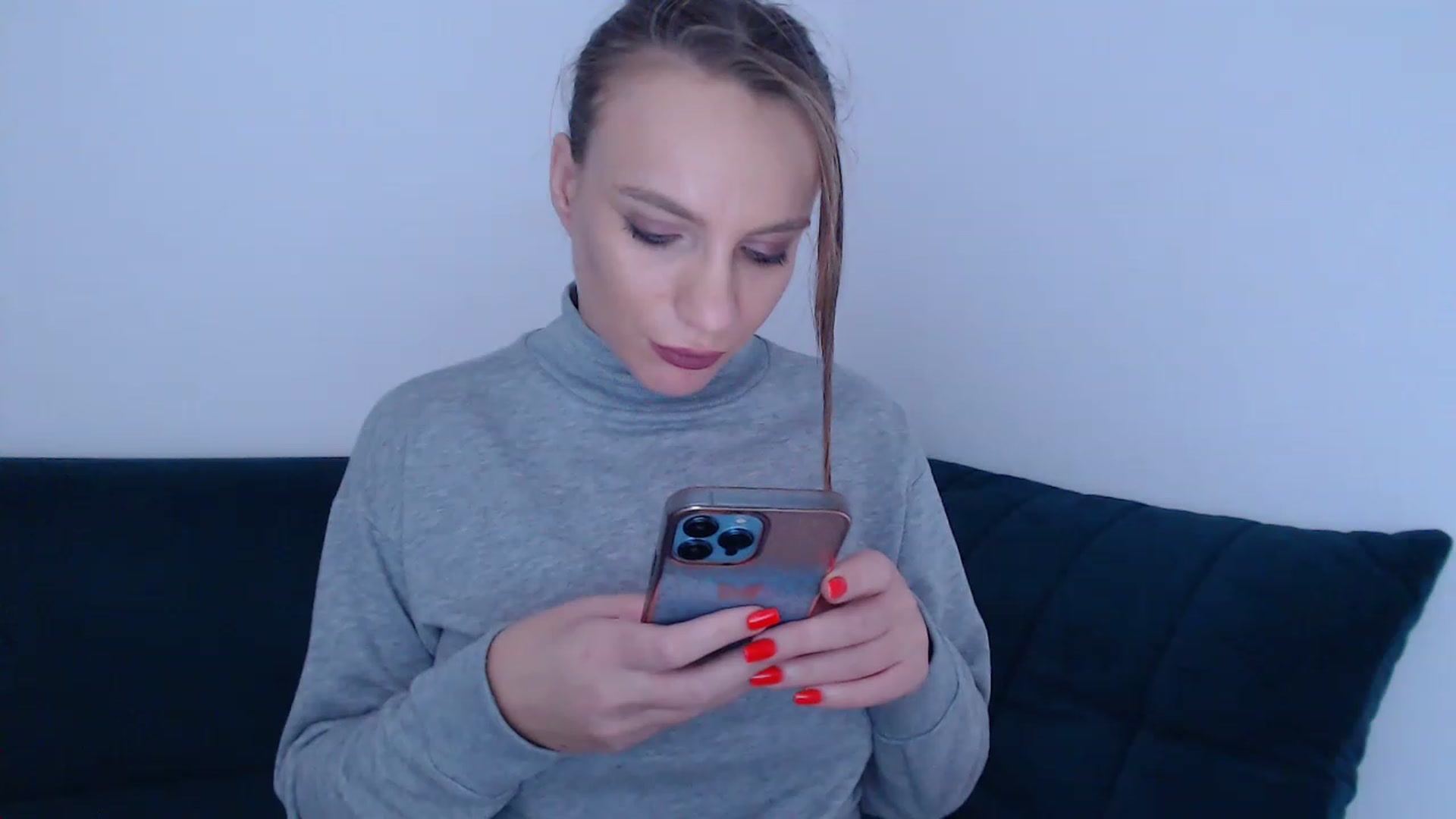 Gallery image thumbnail from call_me_em's myfreecams stream on, 12/05/2022, 12:48 image 9 of 20