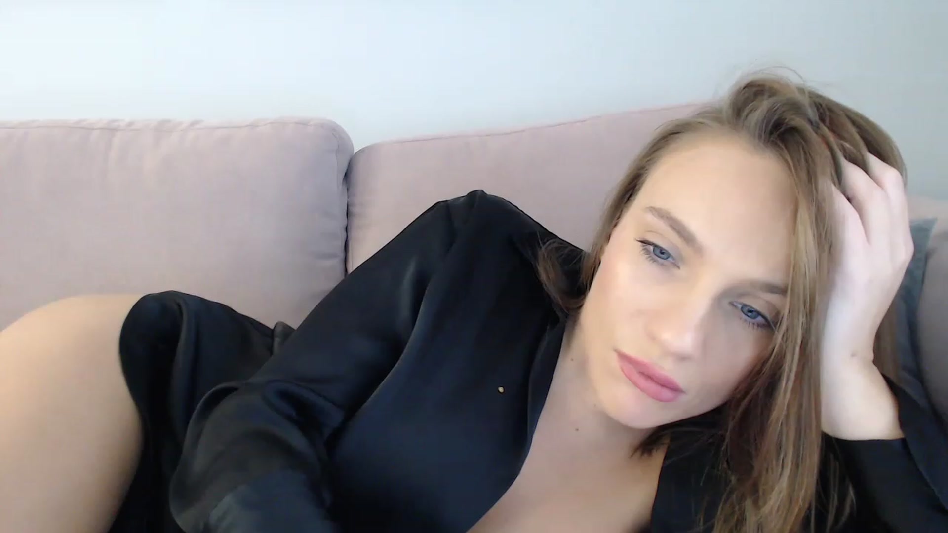Gallery image thumbnail from call_me_em's myfreecams stream on, 12/10/2022, 09:14 image 3 of 20