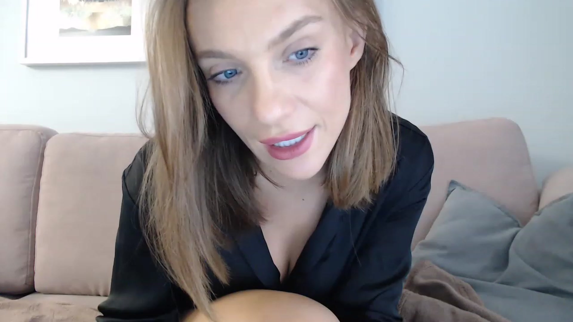 Gallery image thumbnail from call_me_em's myfreecams stream on, 12/10/2022, 09:14 image 16 of 20