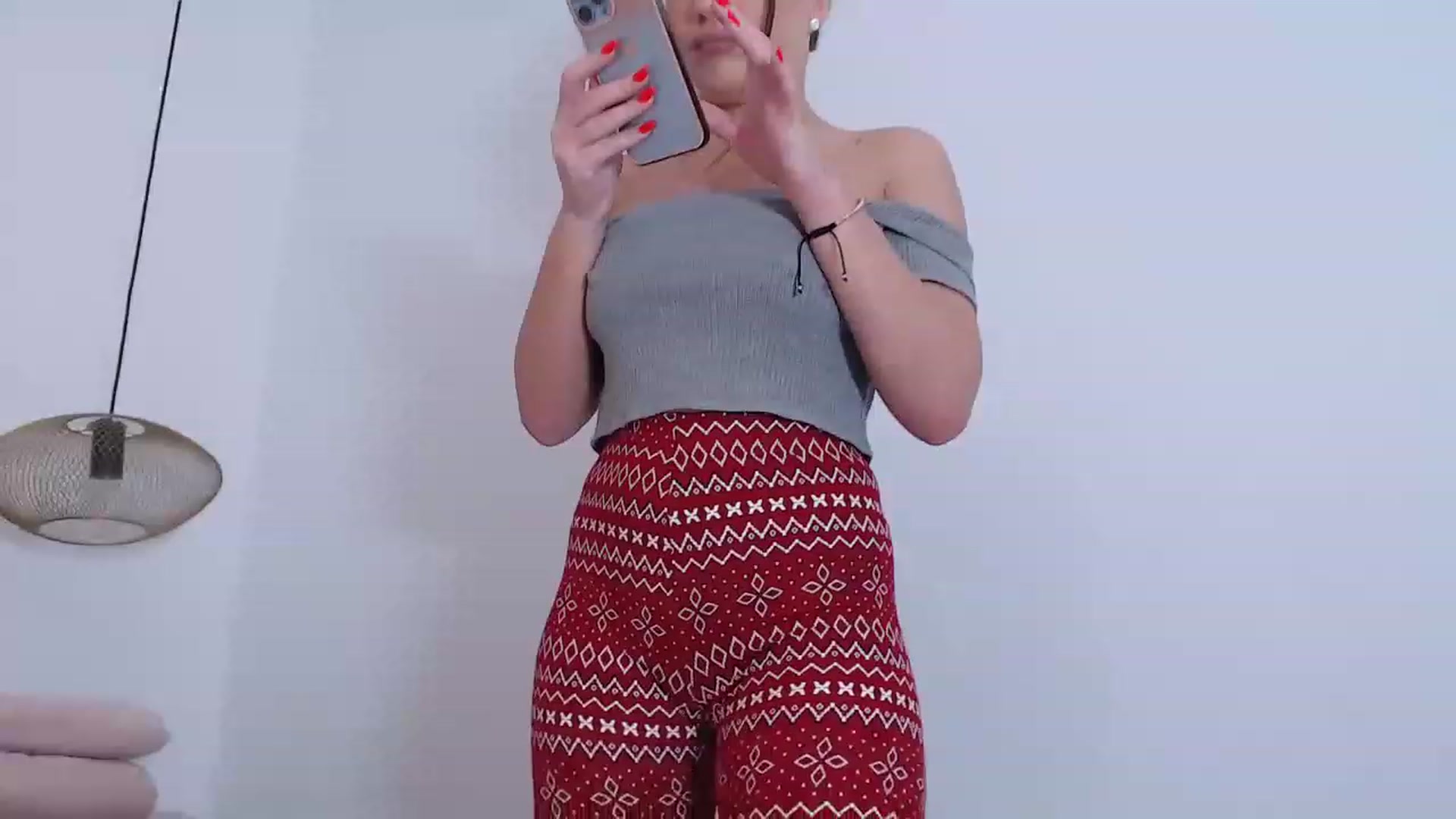 Gallery image thumbnail from call_me_em's myfreecams stream on, 12/12/2022, 18:01 image 7 of 20