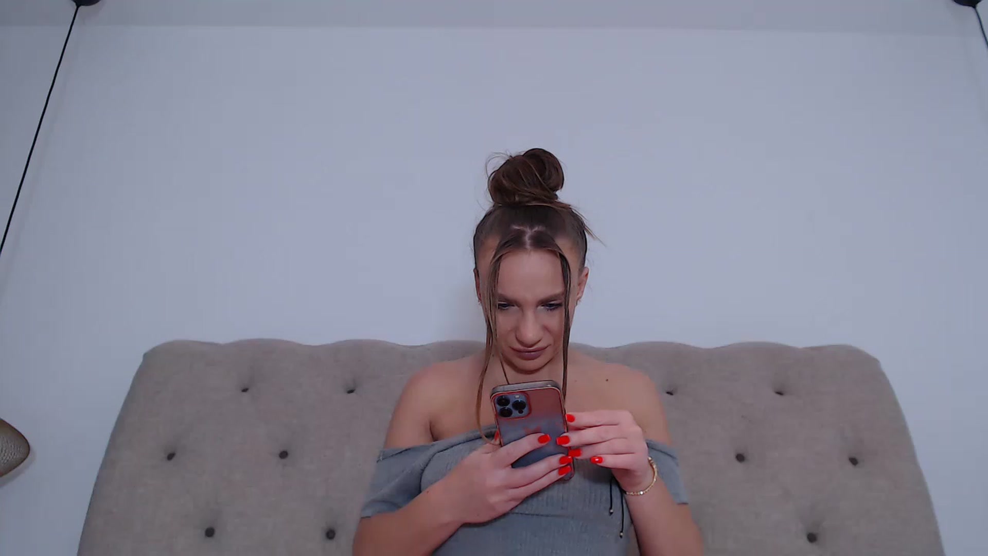 Gallery image thumbnail from call_me_em's myfreecams stream on, 12/12/2022, 18:01 image 15 of 20