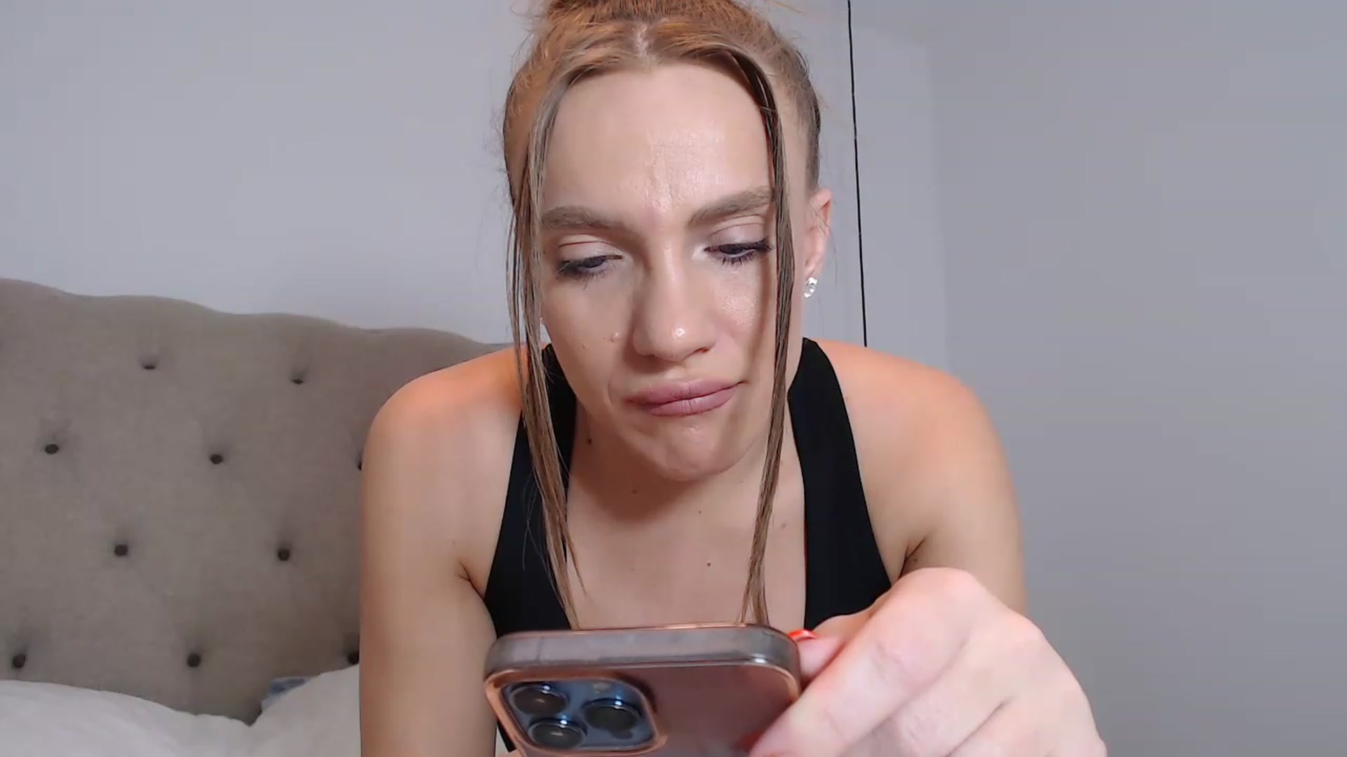 Gallery image thumbnail from call_me_em's myfreecams stream on, 12/12/2022, 20:15 image 3 of 20