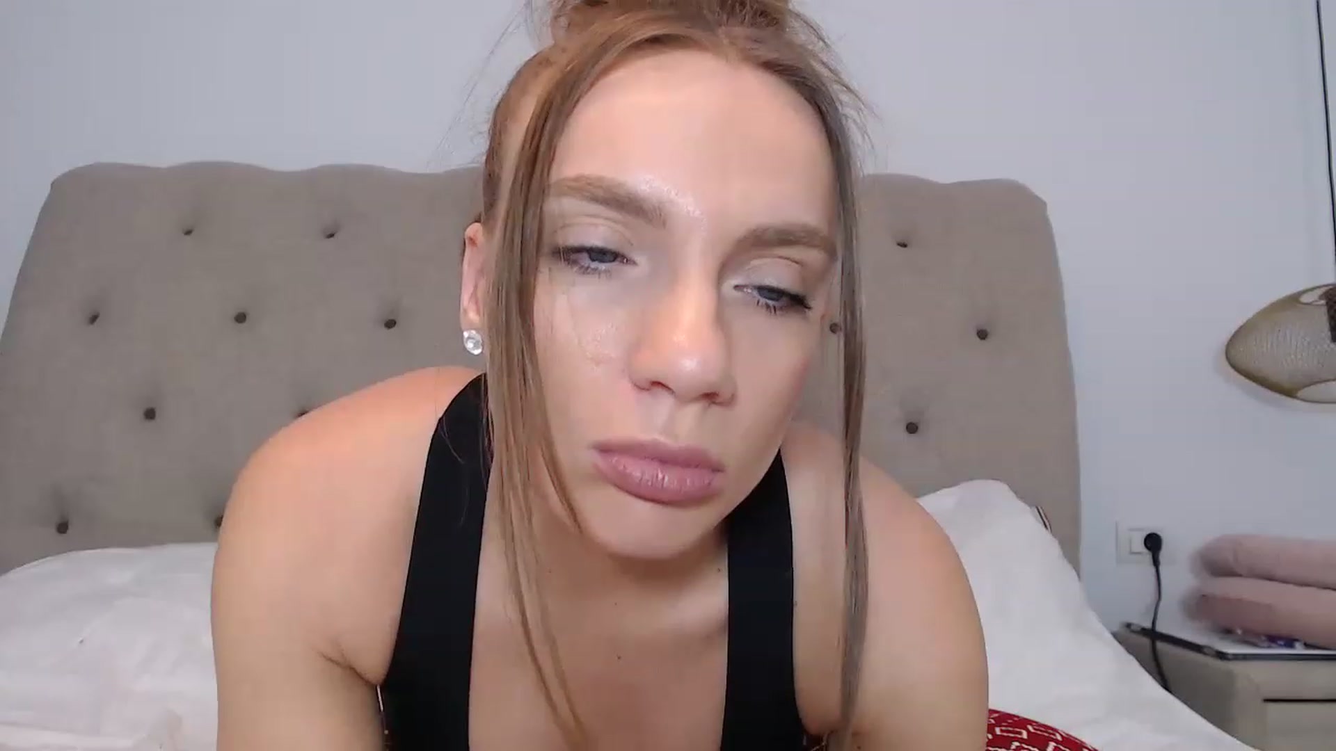 Gallery image thumbnail from call_me_em's myfreecams stream on, 12/12/2022, 20:15 image 11 of 20