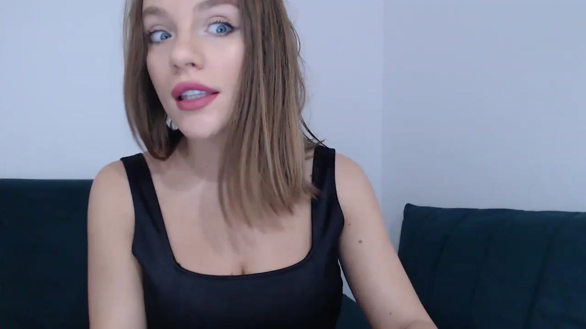 Gallery image thumbnail from call_me_em's myfreecams stream on, 12/16/2022, 08:37 image 1 of 20