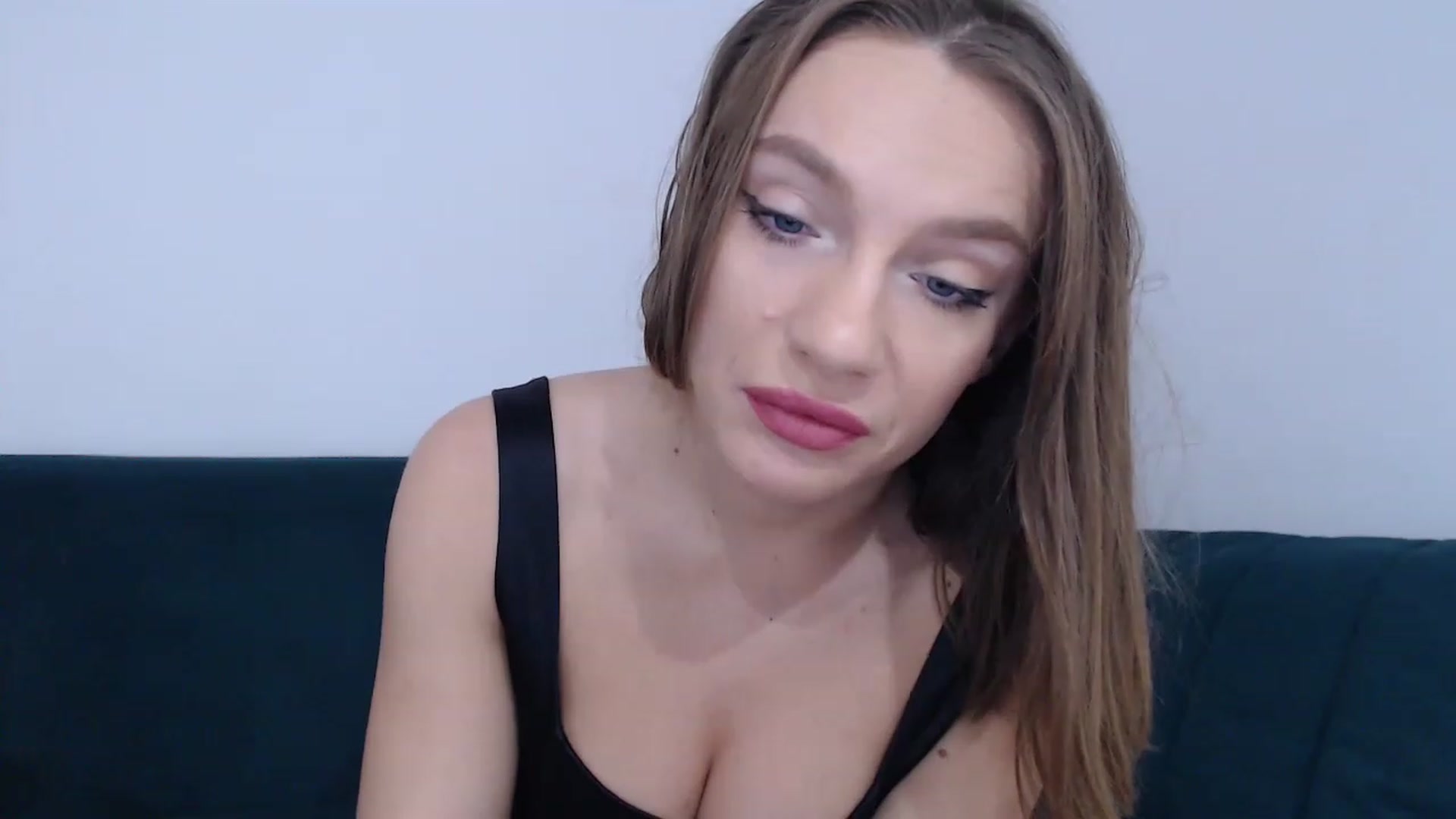 Gallery image thumbnail from call_me_em's myfreecams stream on, 12/16/2022, 08:37 image 6 of 20