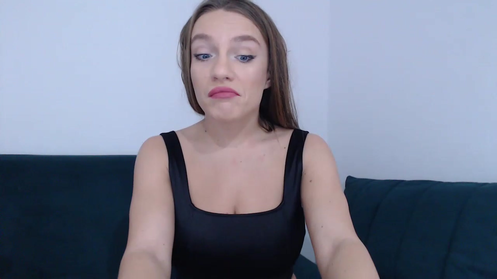 Gallery image thumbnail from call_me_em's myfreecams stream on, 12/16/2022, 08:37 image 5 of 20
