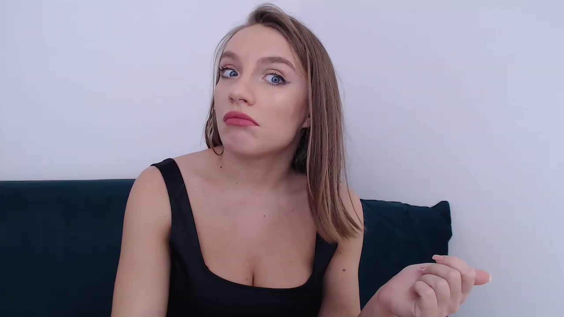 Gallery image thumbnail from call_me_em's myfreecams stream on, 12/16/2022, 10:45 image 5 of 20