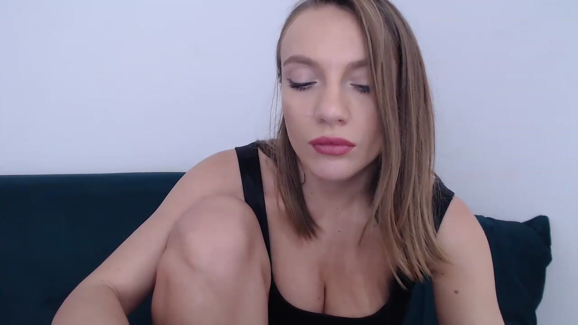 Gallery image thumbnail from call_me_em's myfreecams stream on, 12/16/2022, 10:45 image 15 of 20