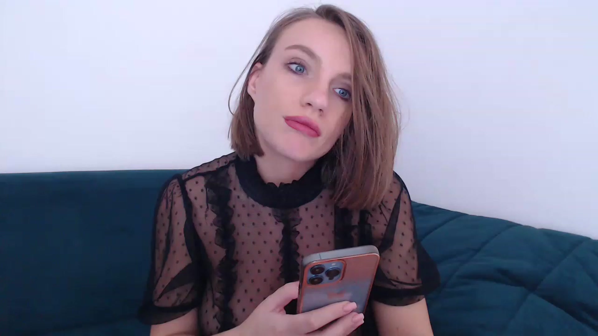 Gallery image thumbnail from call_me_em's myfreecams stream on, 12/18/2022, 12:57 image 18 of 20