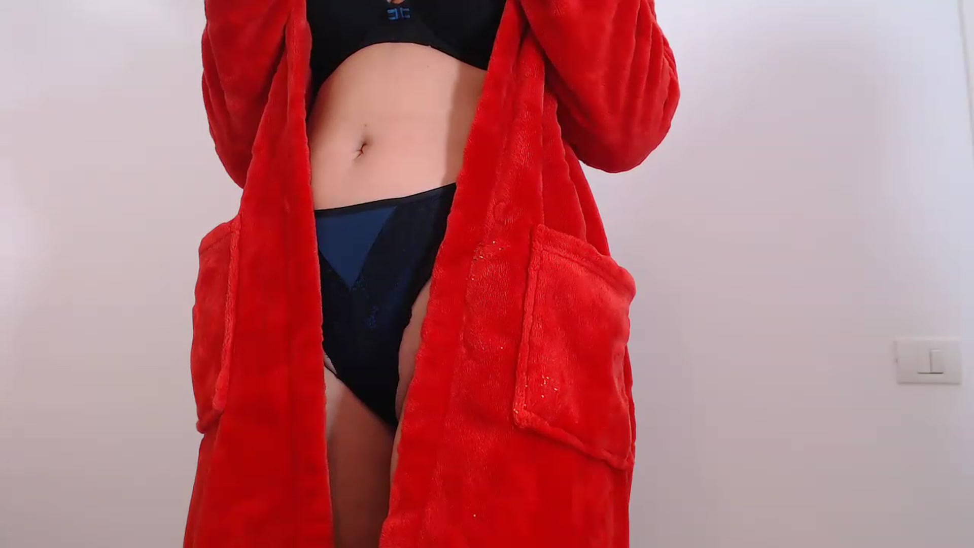 Gallery image thumbnail from call_me_em's myfreecams stream on, 12/21/2022, 21:02 image 4 of 20