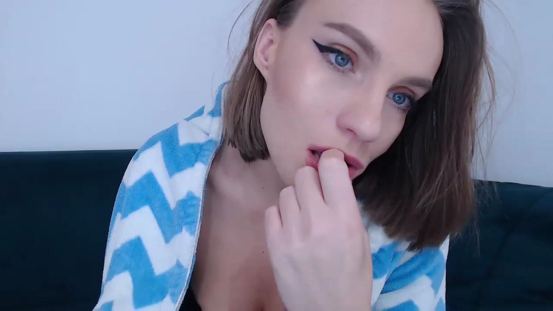 Gallery image thumbnail from call_me_em's myfreecams stream on, 12/22/2022, 11:02 image 3 of 20