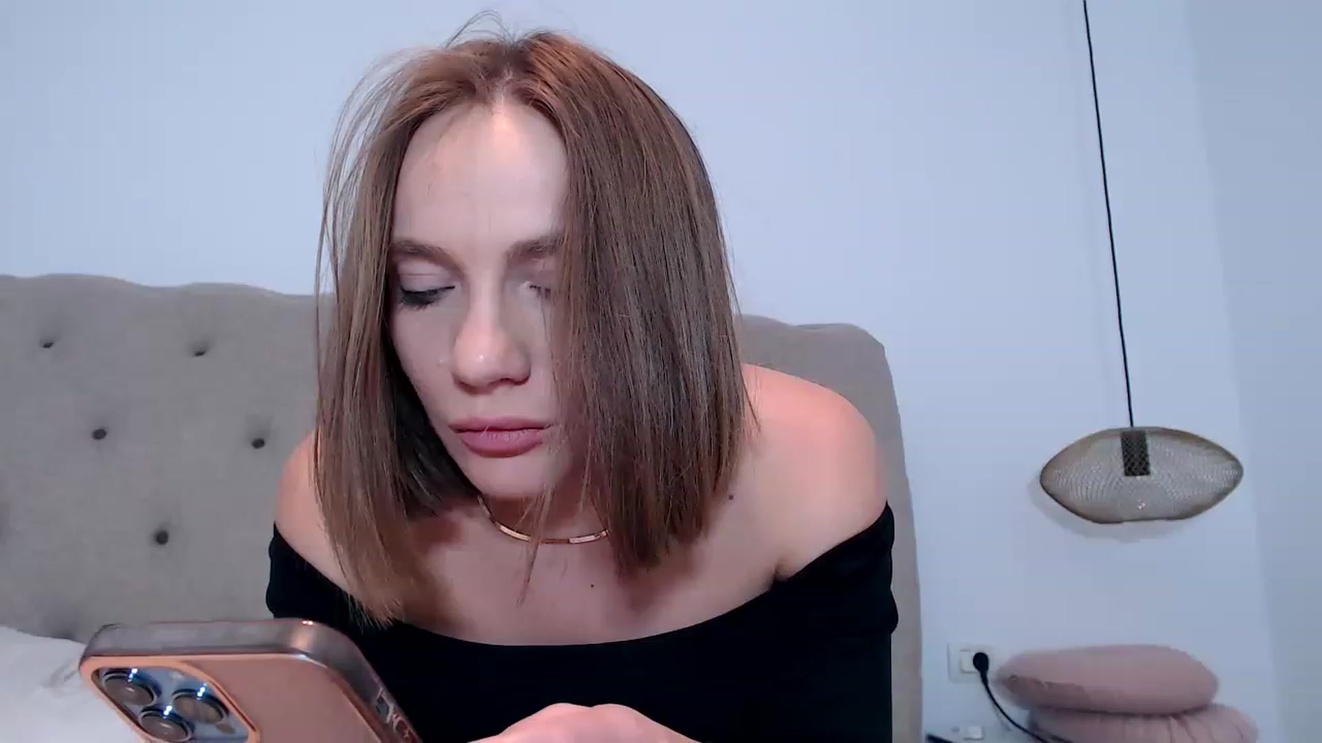 Gallery image thumbnail from call_me_em's myfreecams stream on, 01/02/2023, 16:41 image 8 of 20