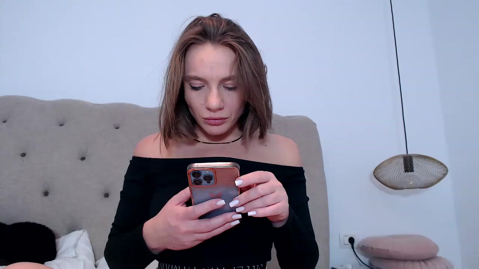 Gallery image thumbnail from call_me_em's myfreecams stream on, 01/02/2023, 16:41 image 16 of 20