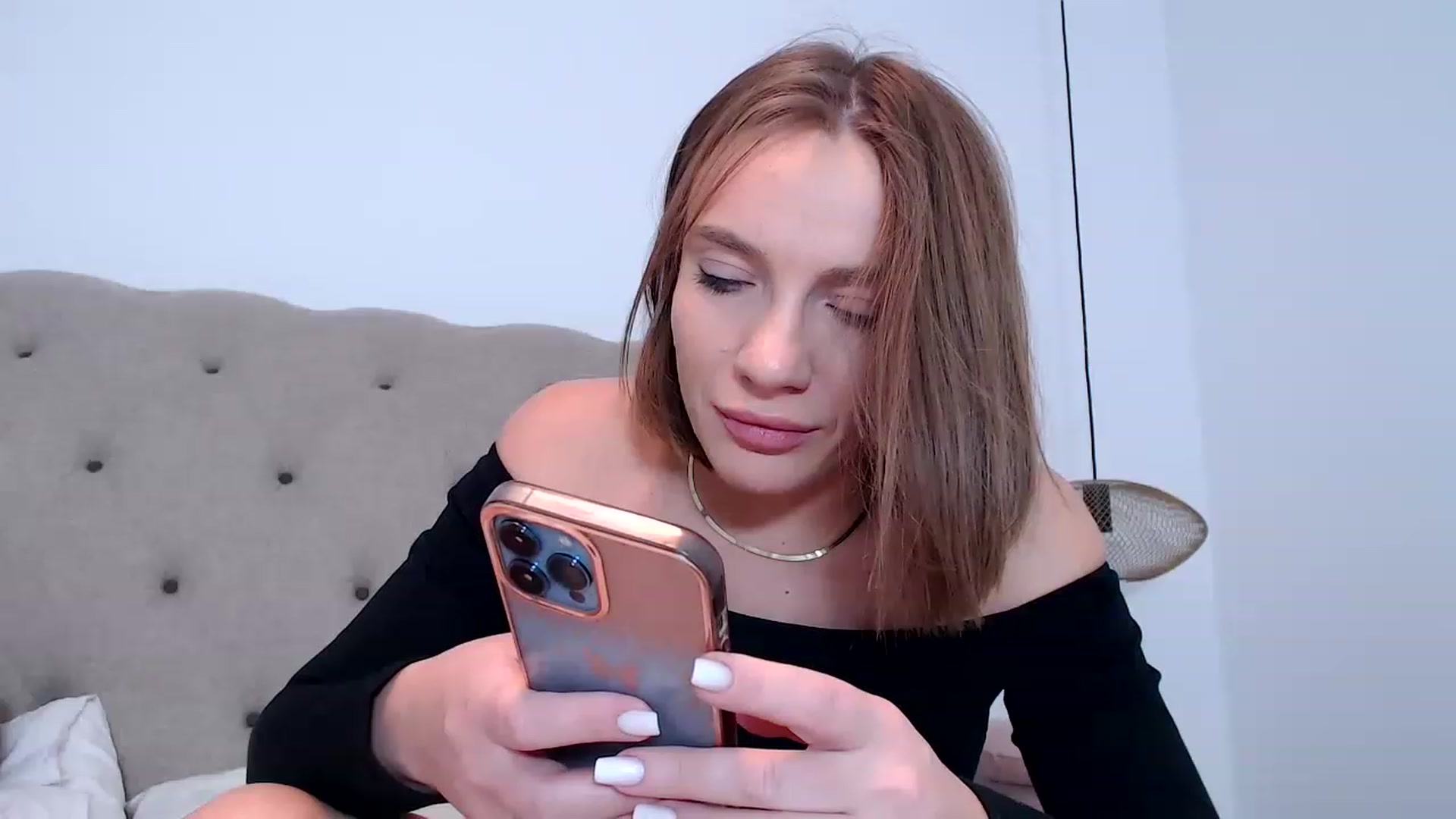 Gallery image thumbnail from call_me_em's myfreecams stream on, 01/02/2023, 16:41 image 10 of 20