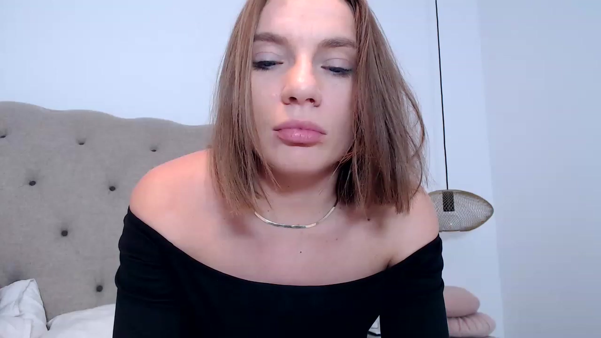 Gallery image thumbnail from call_me_em's myfreecams stream on, 01/02/2023, 16:41 image 14 of 20