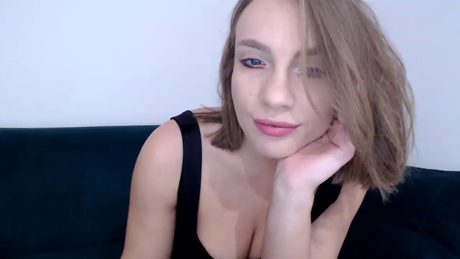 Gallery image thumbnail from call_me_em's myfreecams stream on, 01/05/2023, 08:26 image 11 of 20