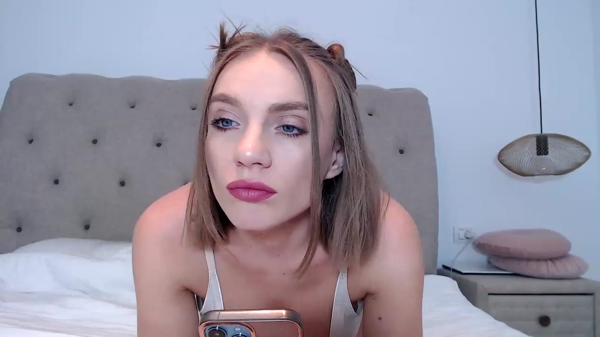 Gallery image thumbnail from call_me_em's myfreecams stream on, 01/05/2023, 18:54 image 17 of 20