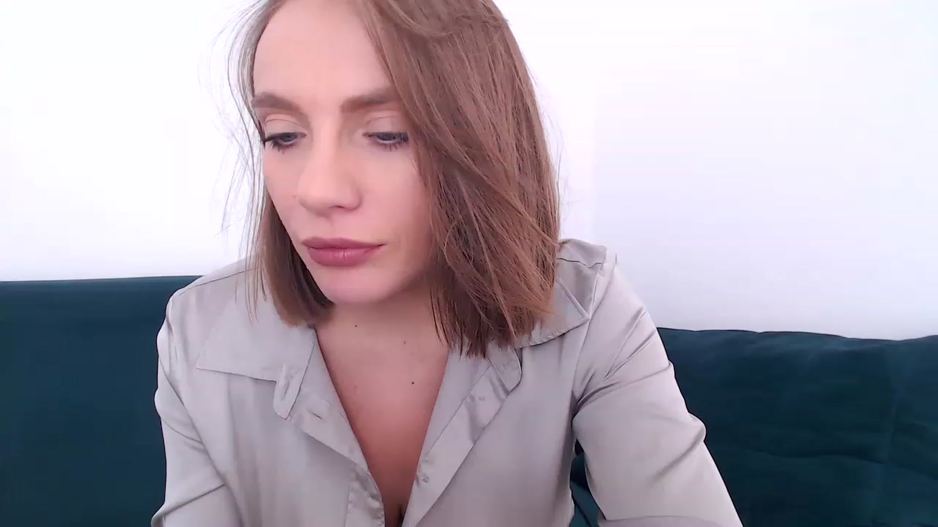 Gallery image thumbnail from call_me_em's myfreecams stream on, 01/06/2023, 11:15 image 12 of 20