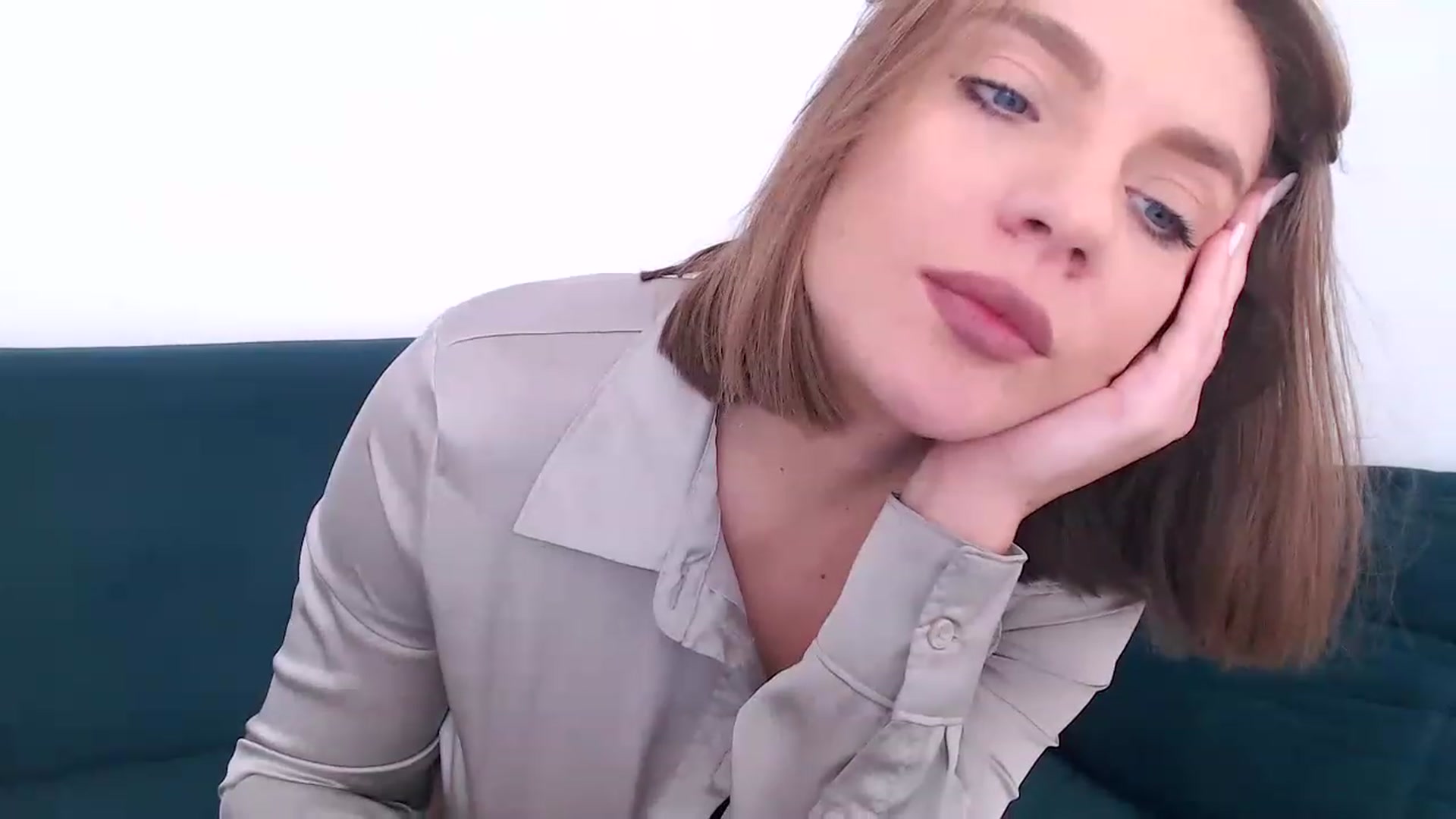 Gallery image thumbnail from call_me_em's myfreecams stream on, 01/06/2023, 11:15 image 20 of 20