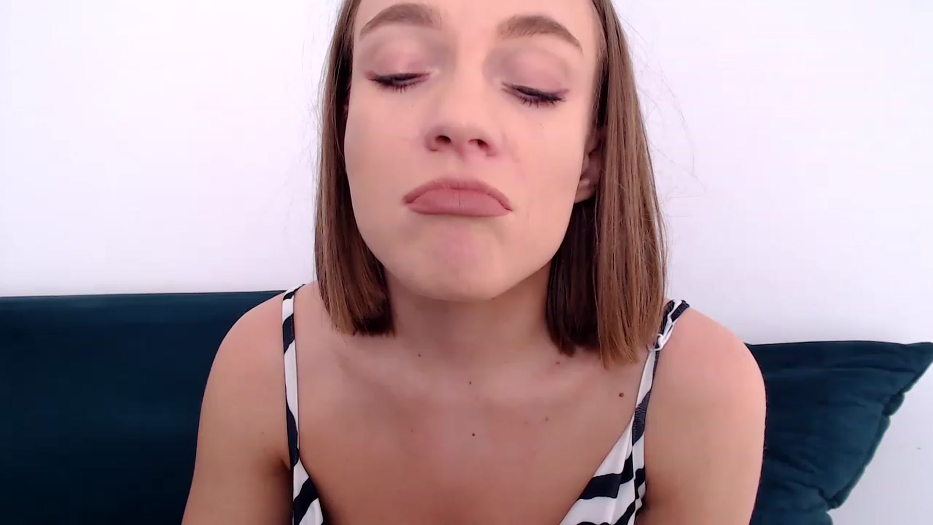 Gallery image thumbnail from call_me_em's myfreecams stream on, 01/07/2023, 12:04 image 3 of 20