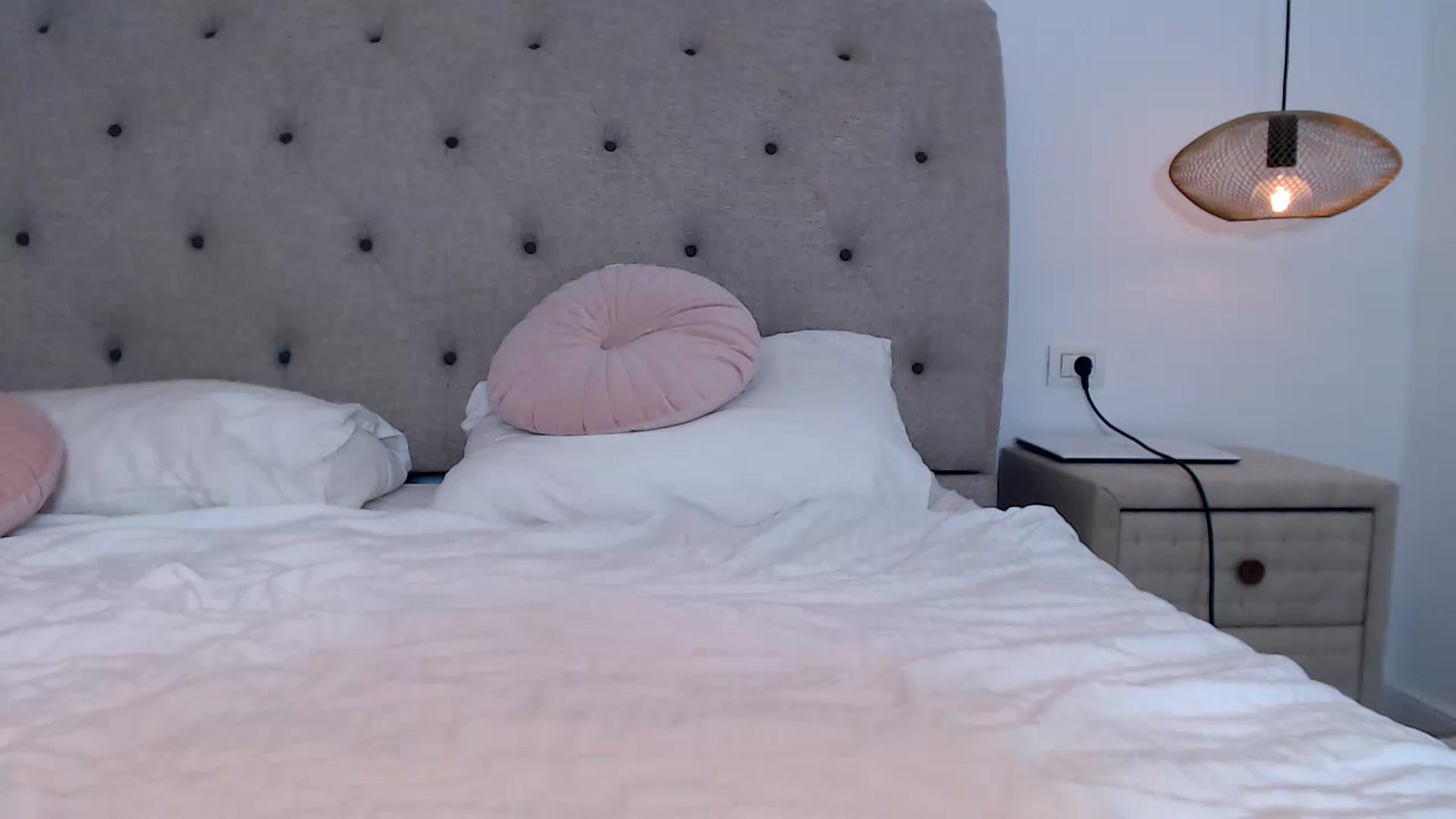 Gallery image thumbnail from call_me_em's myfreecams stream on, 01/10/2023, 19:04 image 13 of 20