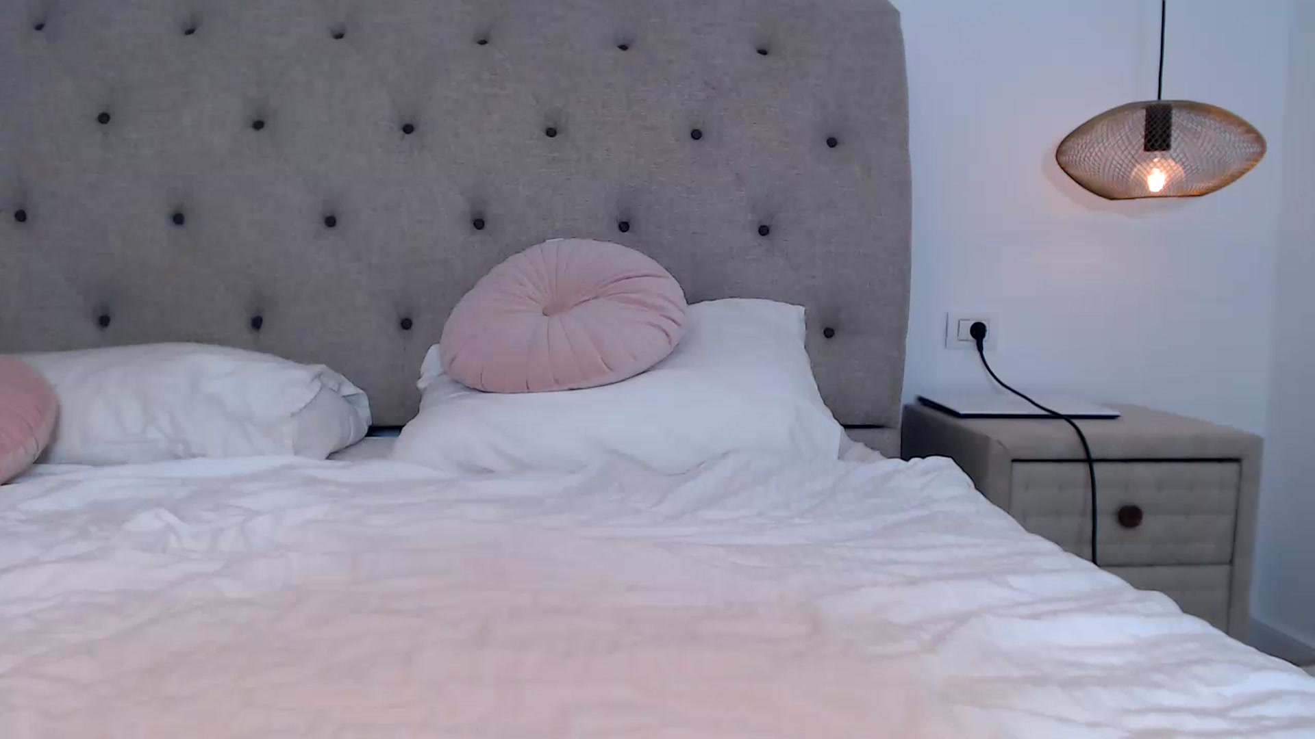 Gallery image thumbnail from call_me_em's myfreecams stream on, 01/10/2023, 19:04 image 14 of 20