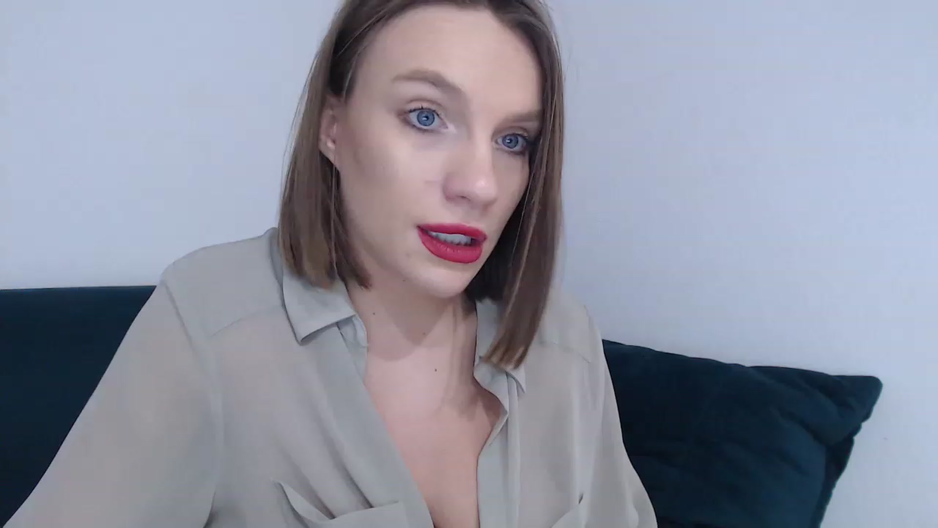 Gallery image thumbnail from call_me_em's myfreecams stream on, 01/15/2023, 11:59 image 10 of 20