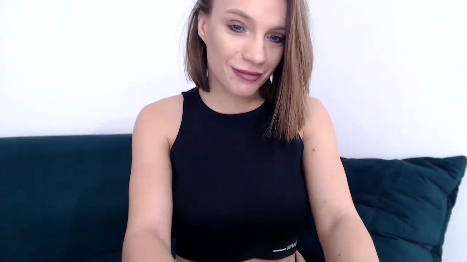 Gallery image thumbnail from call_me_em's myfreecams stream on, 01/16/2023, 10:30 image 11 of 20