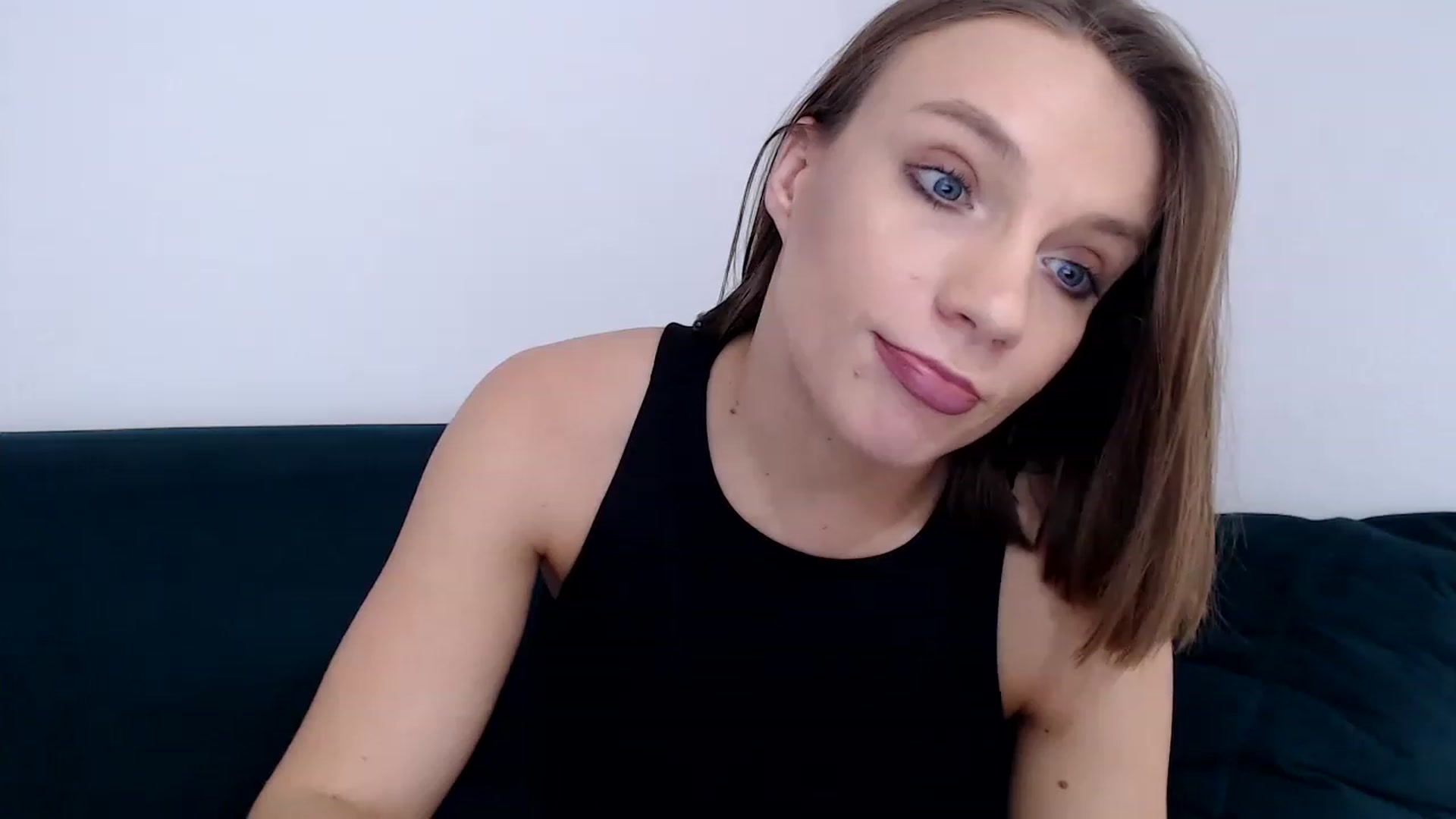 Gallery image thumbnail from call_me_em's myfreecams stream on, 01/16/2023, 10:30 image 19 of 20