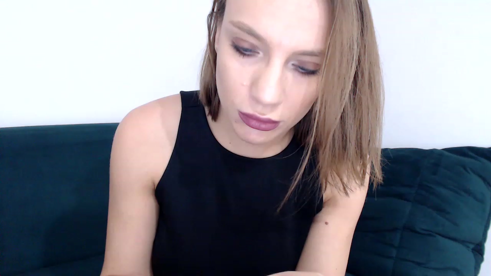 Gallery image thumbnail from call_me_em's myfreecams stream on, 01/16/2023, 10:30 image 4 of 20