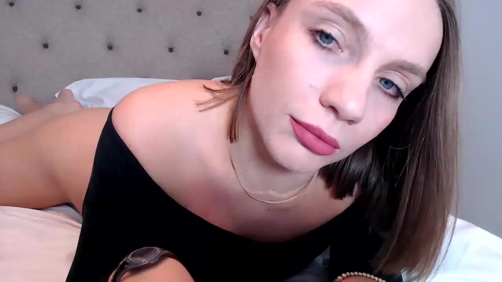 Gallery image thumbnail from call_me_em's myfreecams stream on, 01/19/2023, 20:27 image 5 of 20