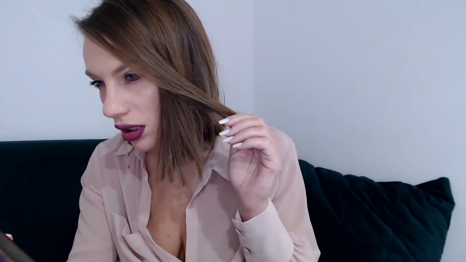 Gallery image thumbnail from call_me_em's myfreecams stream on, 01/20/2023, 08:28 image 19 of 20