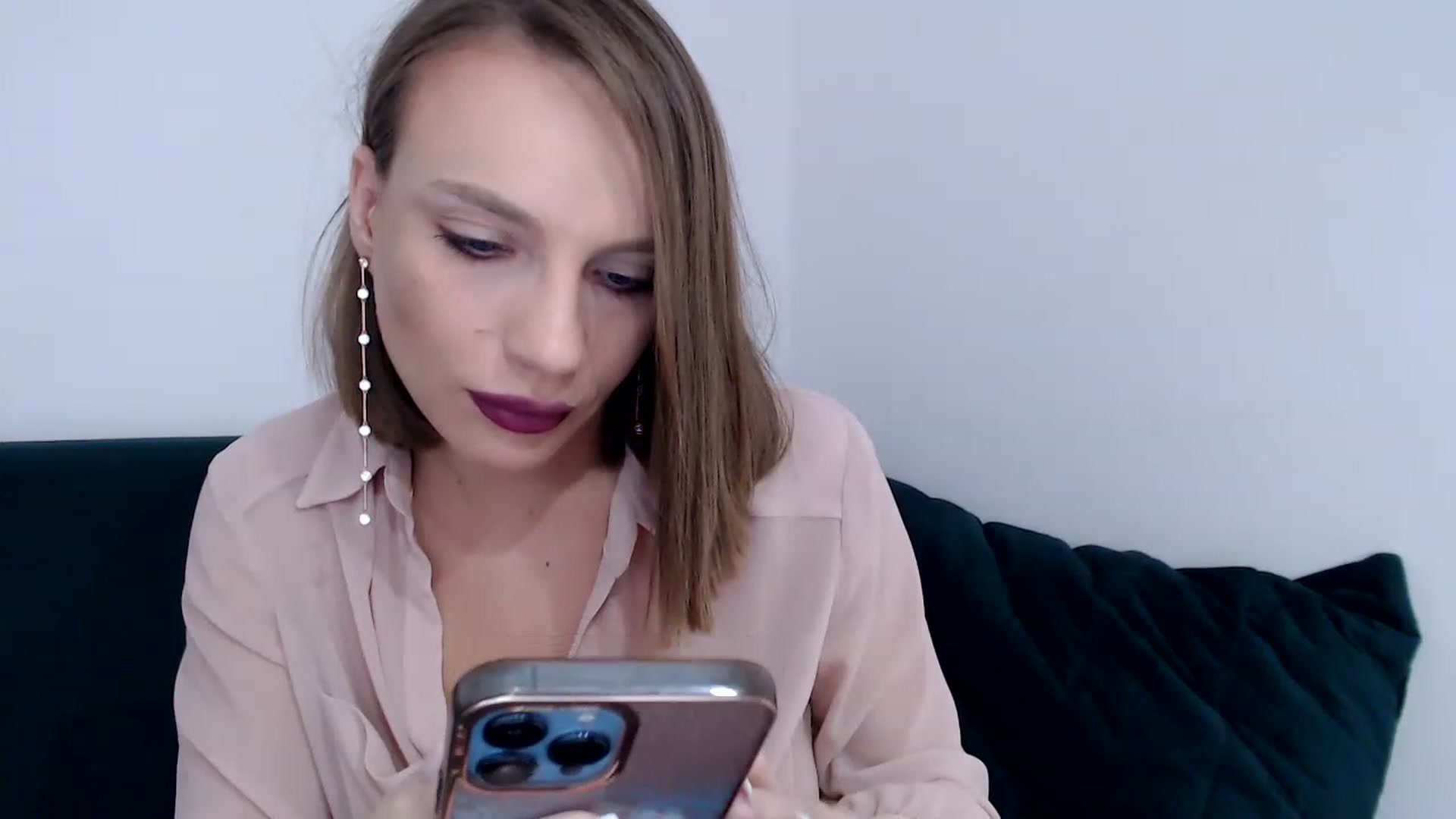 Gallery image thumbnail from call_me_em's myfreecams stream on, 01/20/2023, 08:28 image 20 of 20