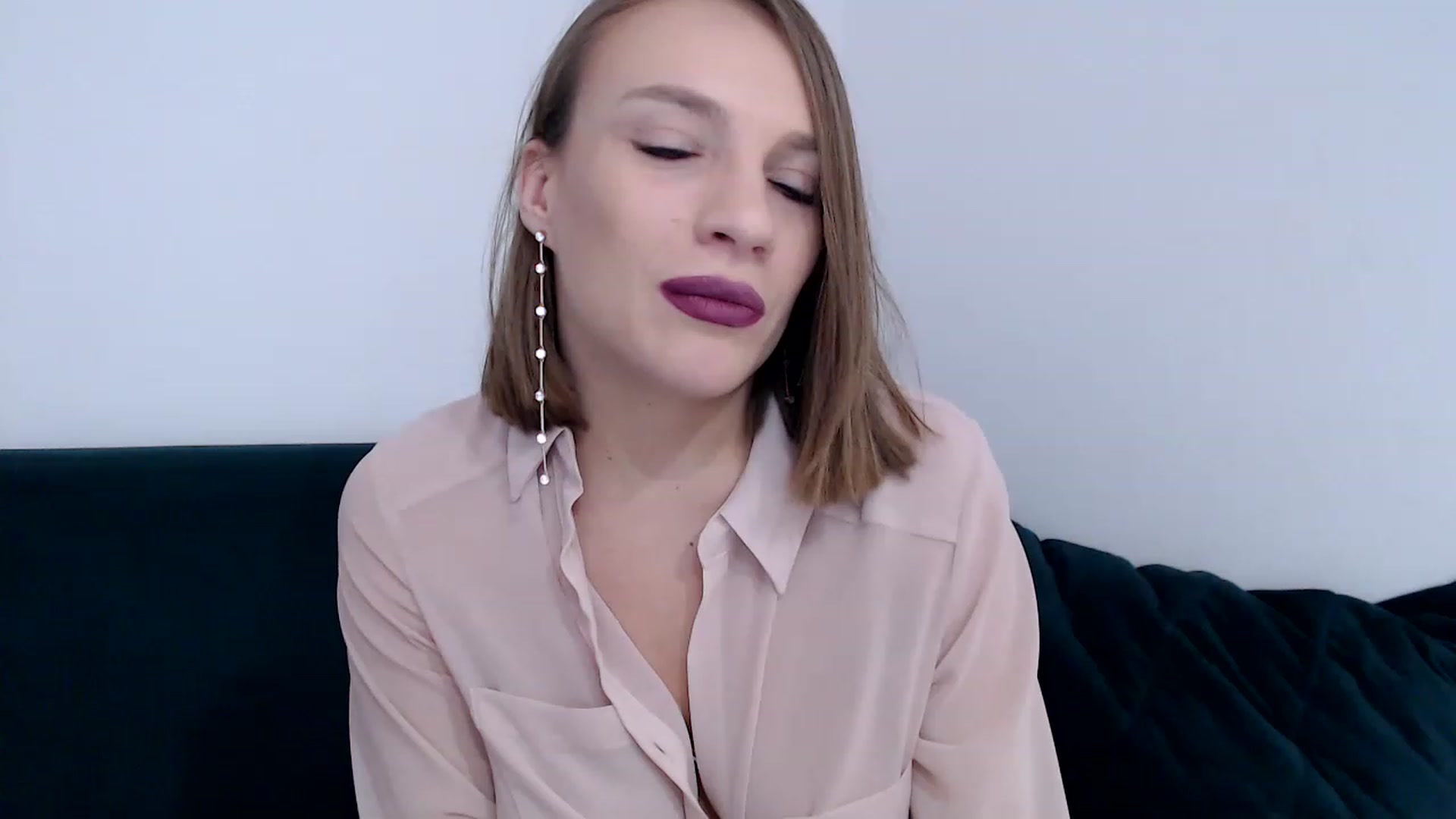 Gallery image thumbnail from call_me_em's myfreecams stream on, 01/20/2023, 09:10 image 15 of 20