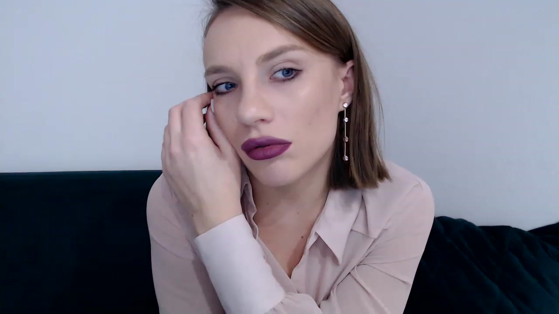 Gallery image thumbnail from call_me_em's myfreecams stream on, 01/20/2023, 09:10 image 19 of 20