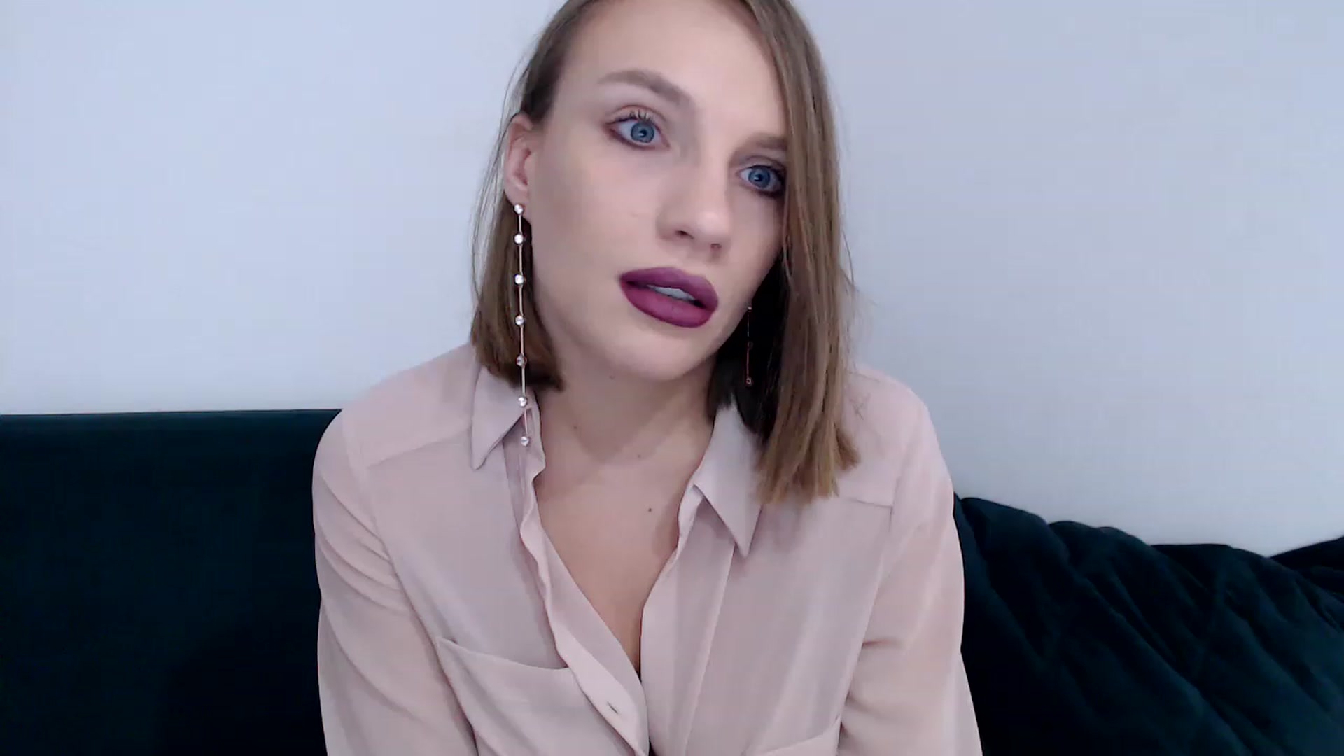 Gallery image thumbnail from call_me_em's myfreecams stream on, 01/20/2023, 09:10 image 16 of 20