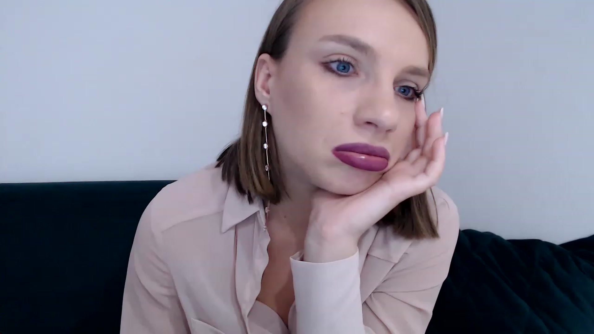 Gallery image thumbnail from call_me_em's myfreecams stream on, 01/20/2023, 09:10 image 20 of 20