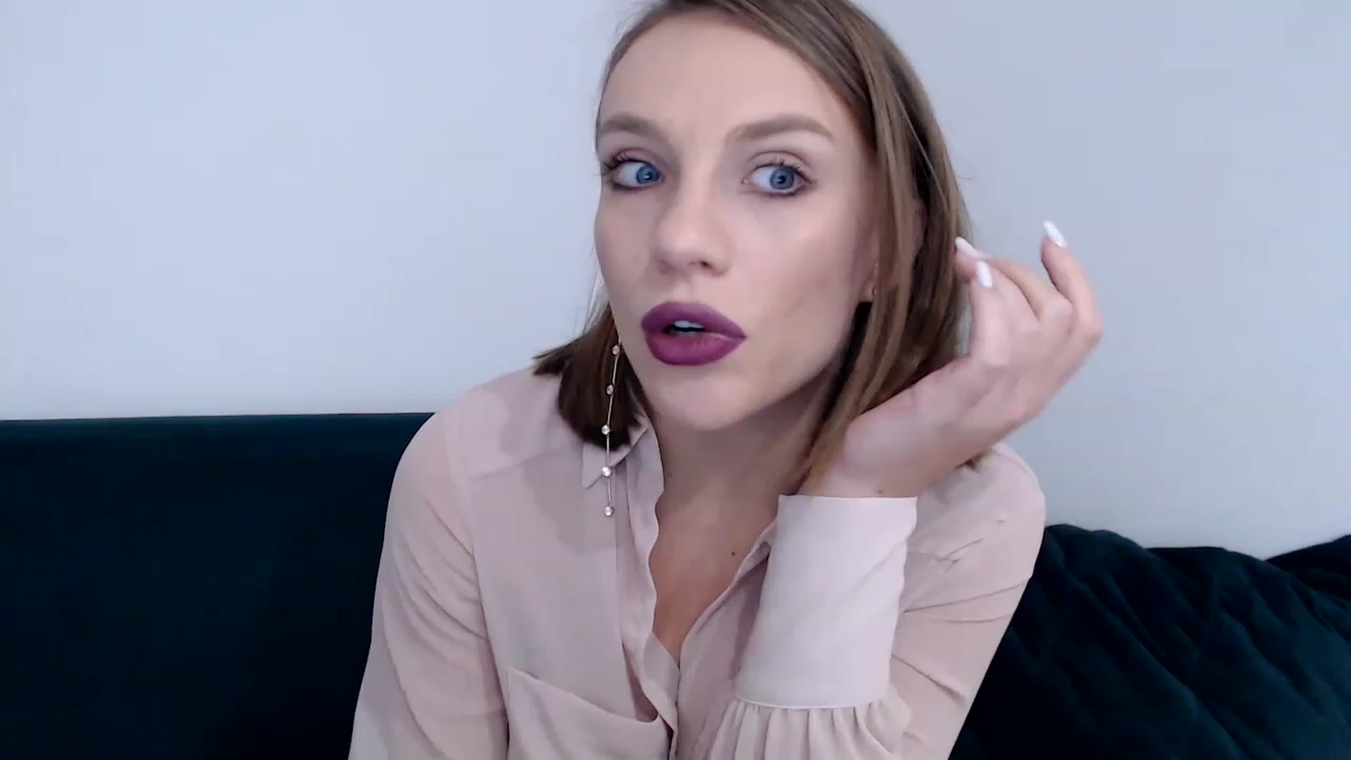 Gallery image thumbnail from call_me_em's myfreecams stream on, 01/20/2023, 09:10 image 17 of 20