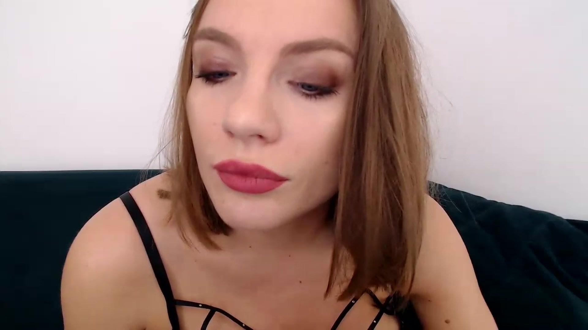 Gallery image thumbnail from call_me_em's myfreecams stream on, 01/21/2023, 10:02 image 8 of 20